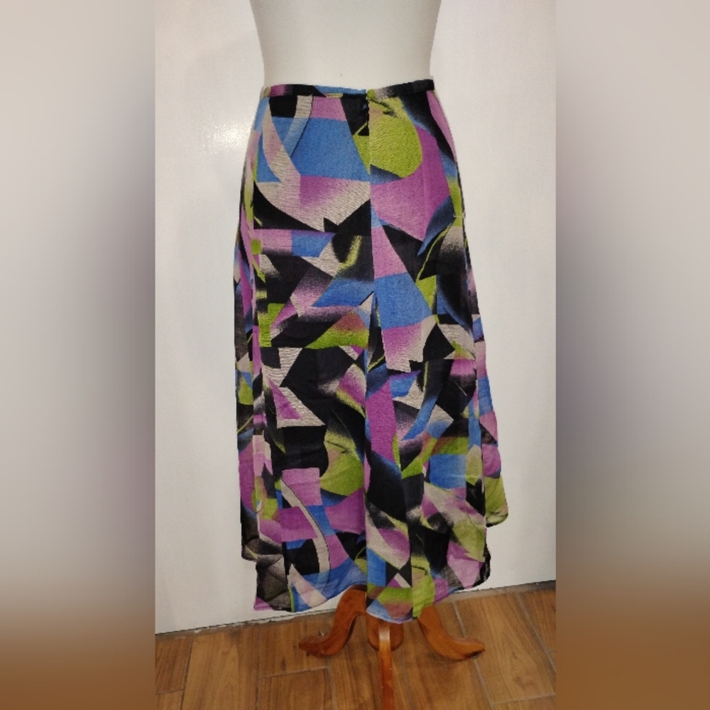 Lightweight Wool Skirt With Dynamic Pattern - image 7